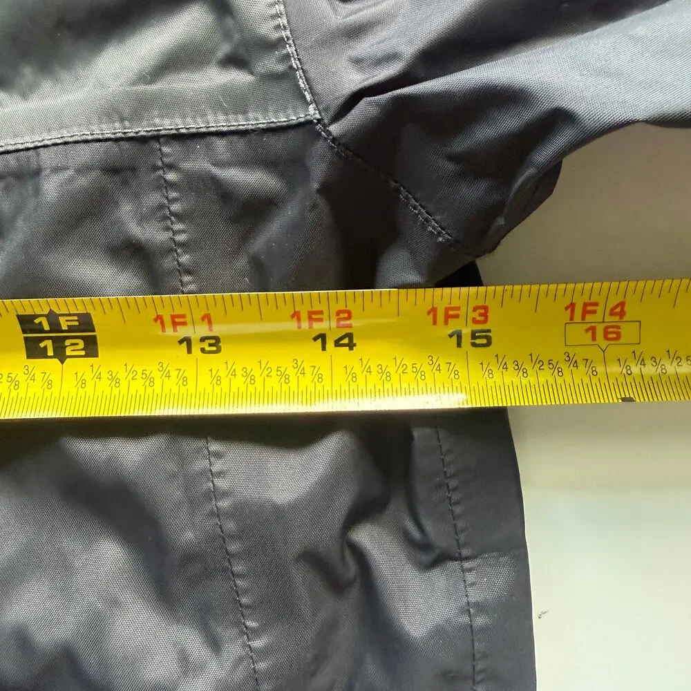 The North Face Boys 7-8 Black/Gray Windbreaker Rain Jacket Hooded Lightweight